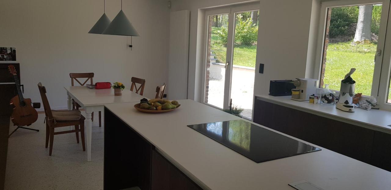 Tres Belle Villa 4 Facades Dans Quartier Vert Et Arbore - 5 Kms De Ναμούρ Εξωτερικό φωτογραφία