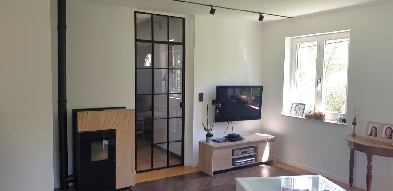Tres Belle Villa 4 Facades Dans Quartier Vert Et Arbore - 5 Kms De Ναμούρ Εξωτερικό φωτογραφία