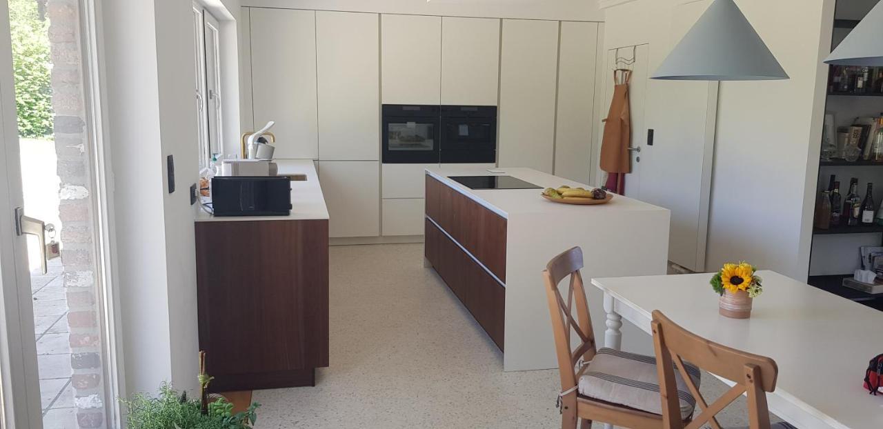 Tres Belle Villa 4 Facades Dans Quartier Vert Et Arbore - 5 Kms De Ναμούρ Εξωτερικό φωτογραφία