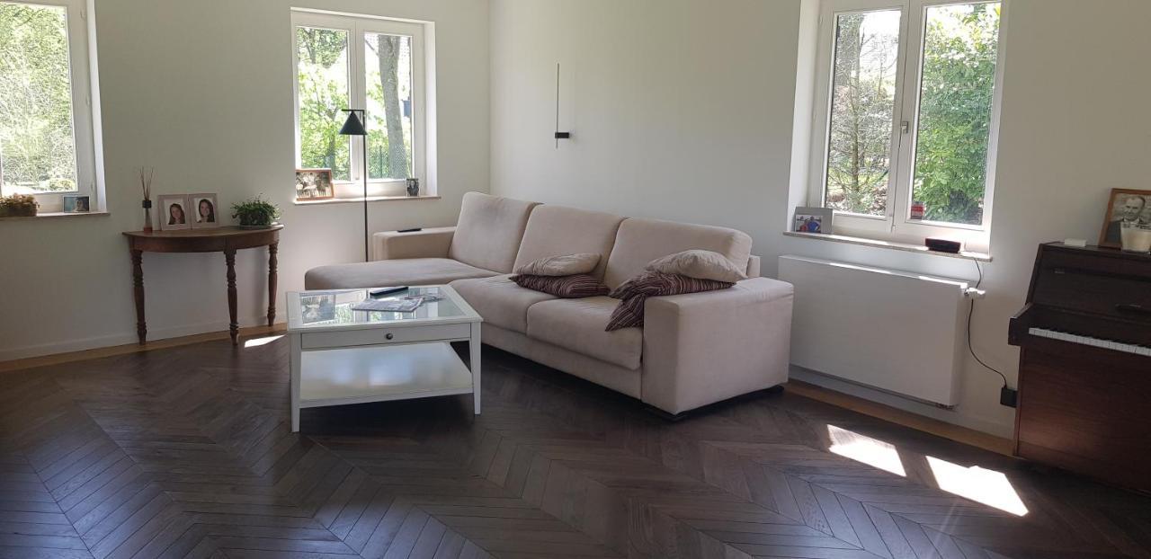 Tres Belle Villa 4 Facades Dans Quartier Vert Et Arbore - 5 Kms De Ναμούρ Εξωτερικό φωτογραφία