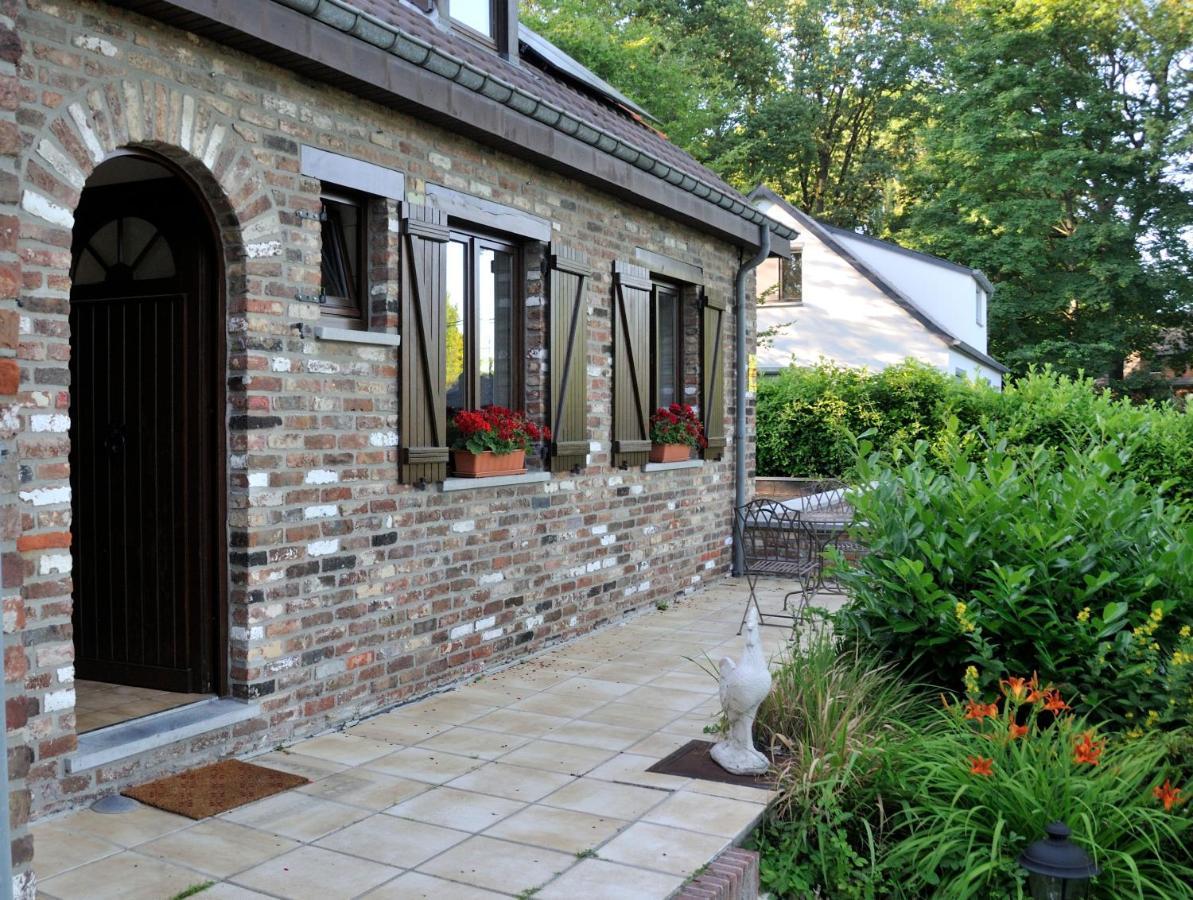Tres Belle Villa 4 Facades Dans Quartier Vert Et Arbore - 5 Kms De Ναμούρ Εξωτερικό φωτογραφία