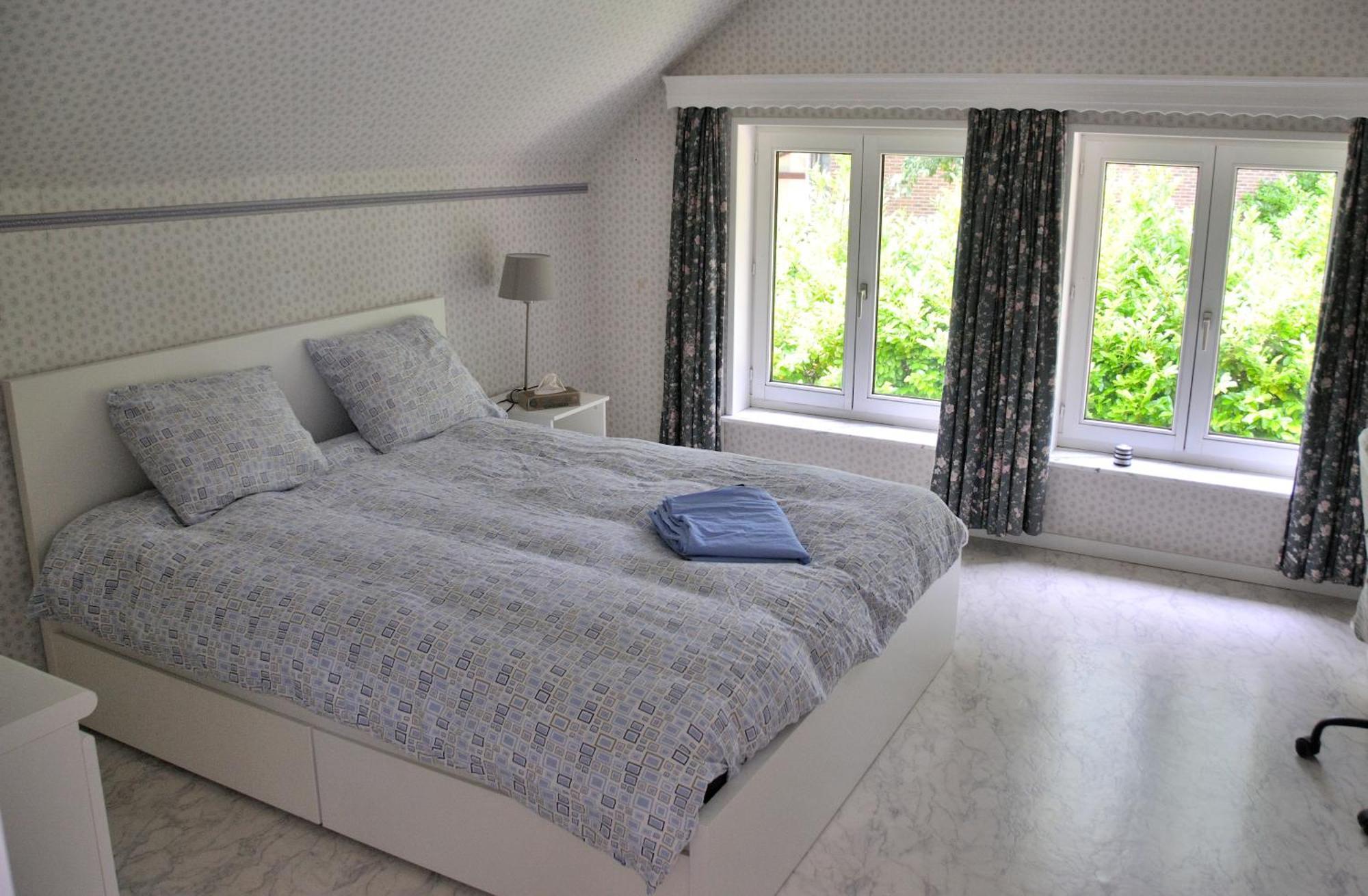 Tres Belle Villa 4 Facades Dans Quartier Vert Et Arbore - 5 Kms De Ναμούρ Εξωτερικό φωτογραφία